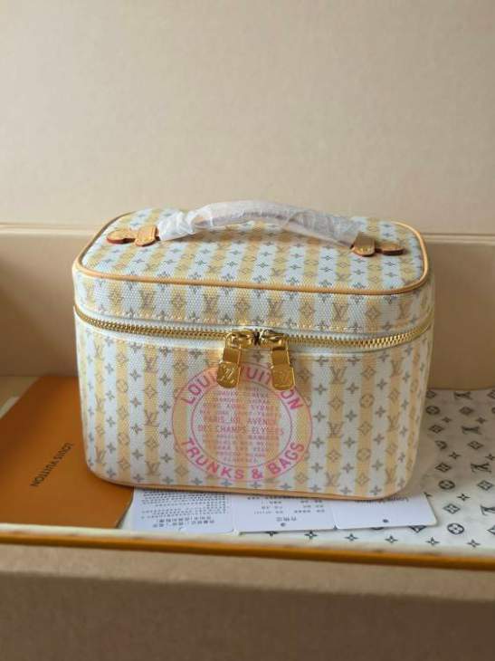 Picture of Louis Vuitton Handbags _SKUfw242319752fw